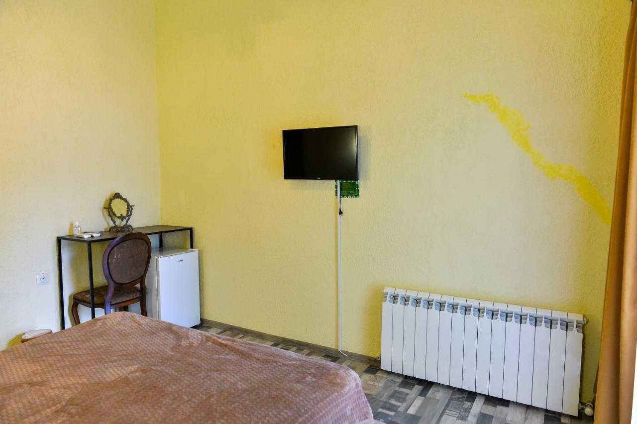 Green Flower Hotel Кутаиси Екстериор снимка