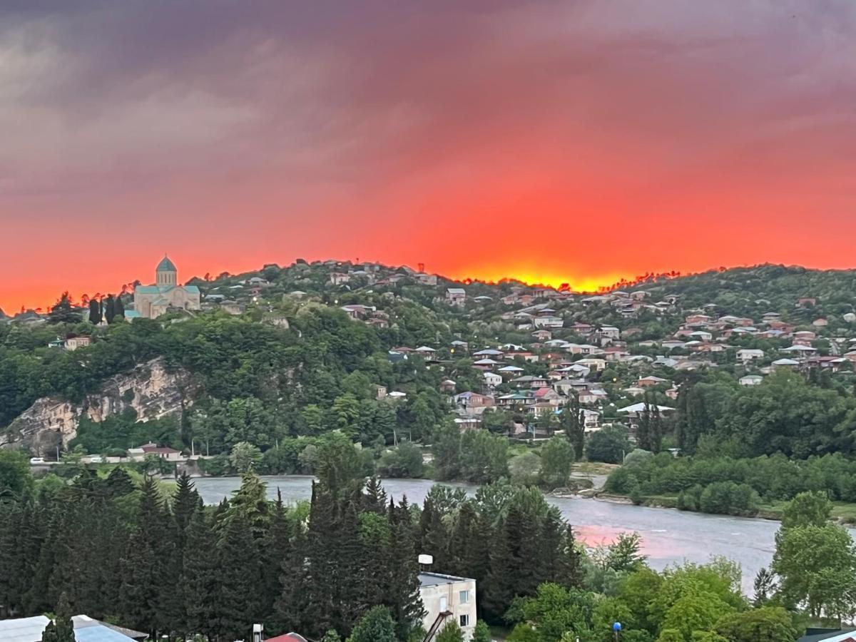 Green Flower Hotel Кутаиси Екстериор снимка