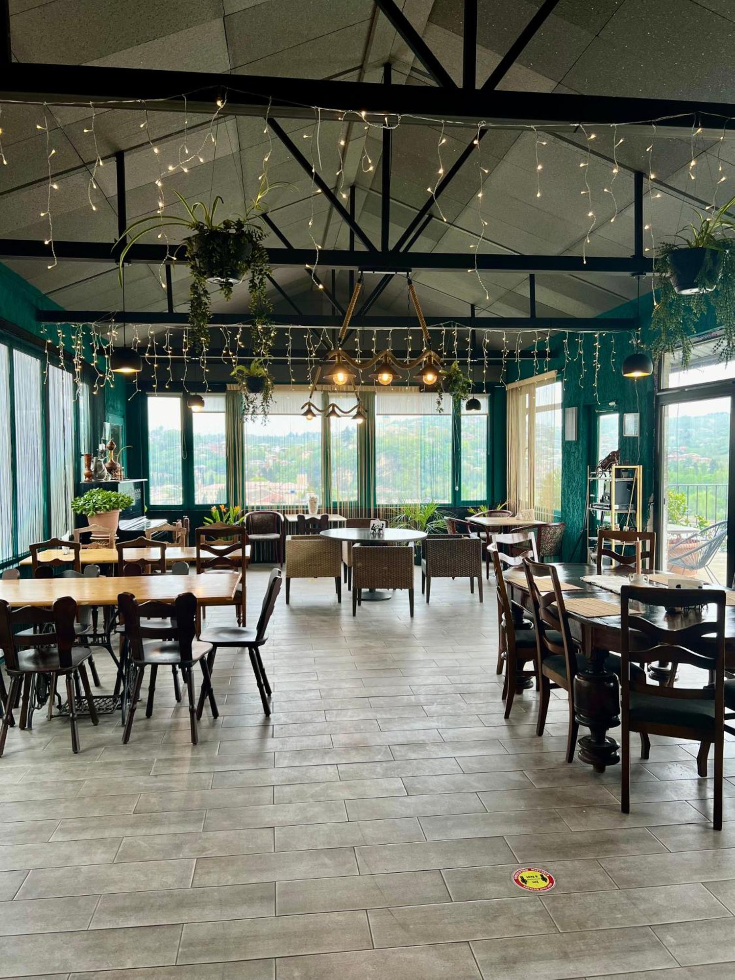 Green Flower Hotel Кутаиси Екстериор снимка