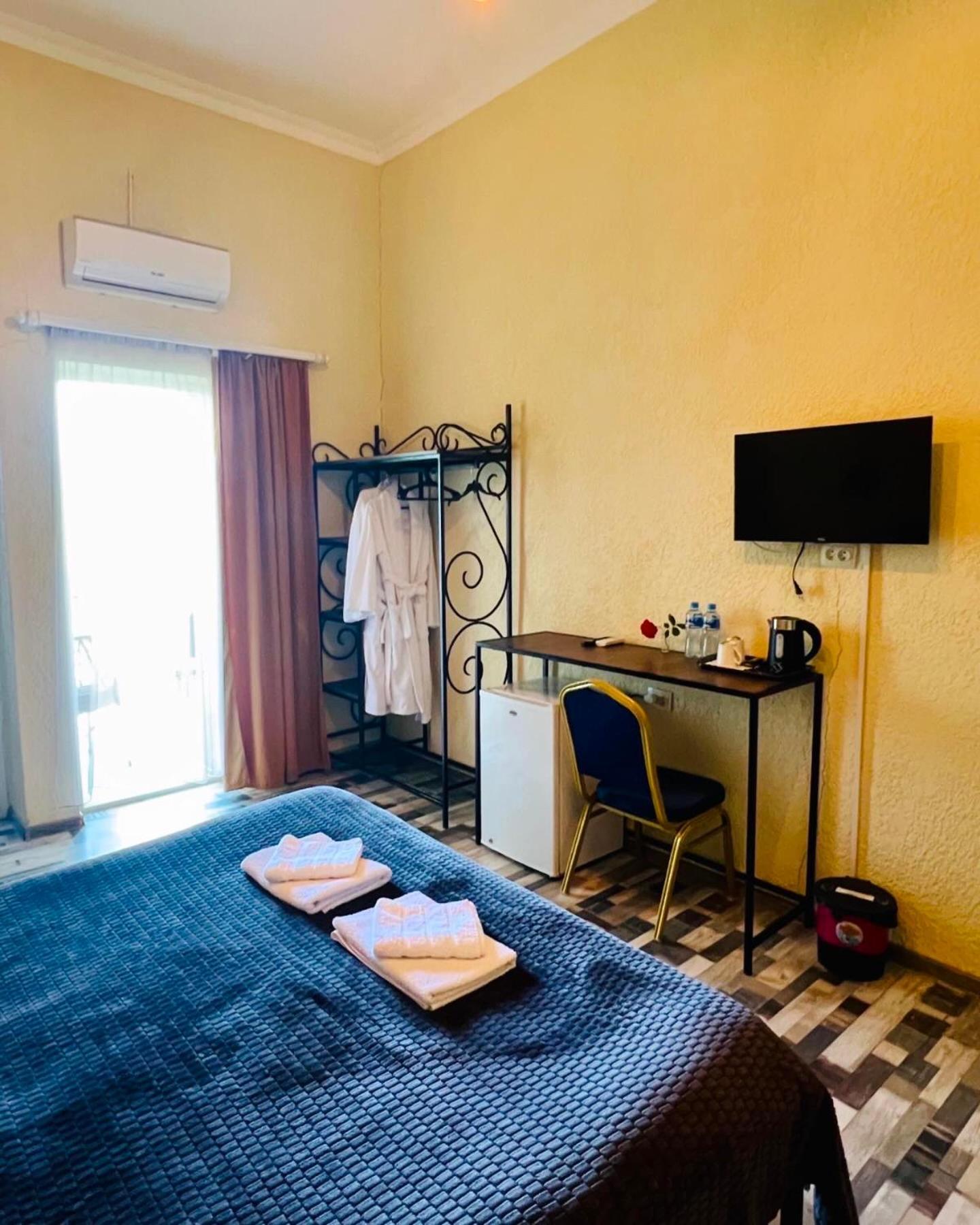 Green Flower Hotel Кутаиси Екстериор снимка