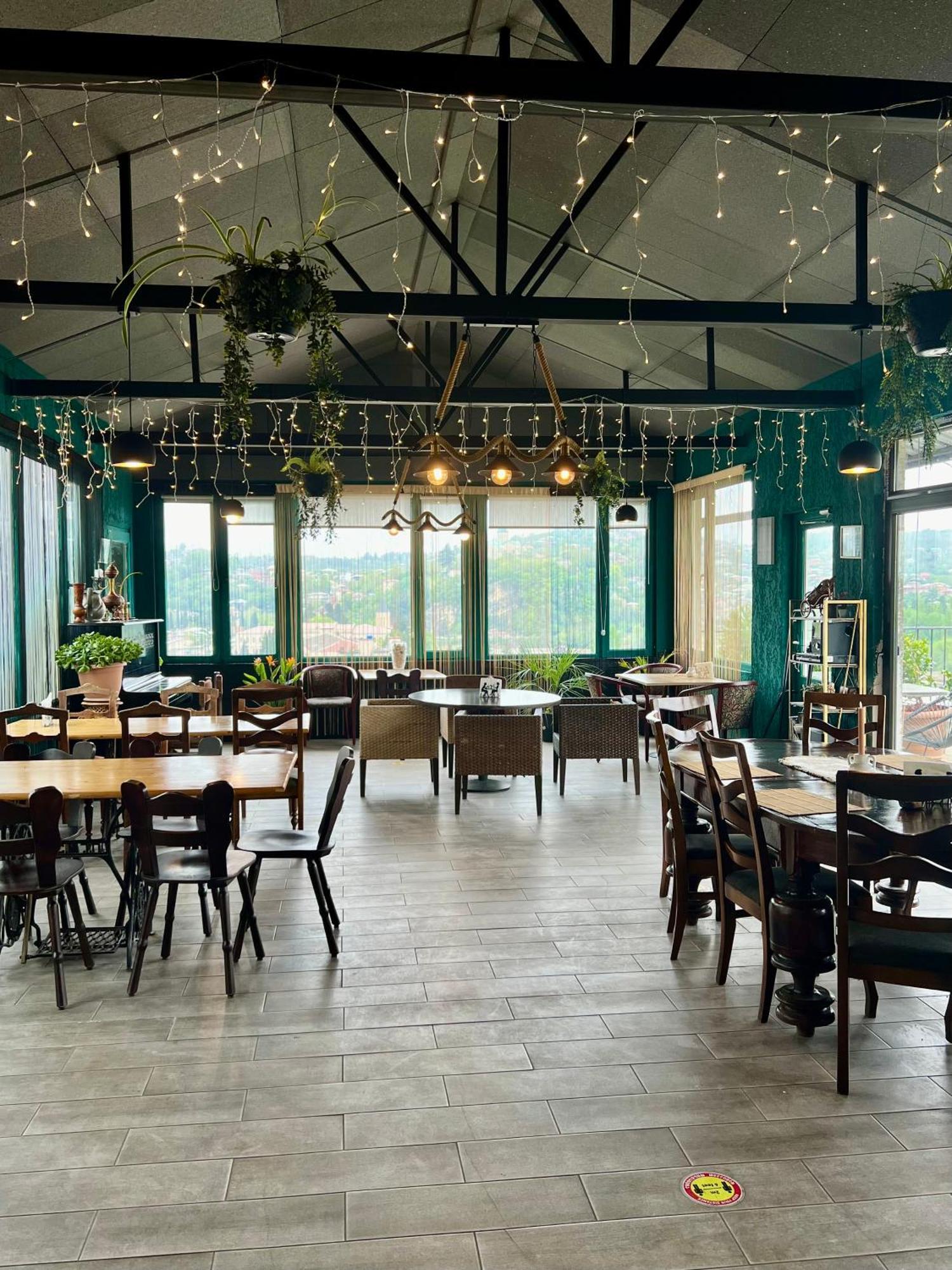 Green Flower Hotel Кутаиси Екстериор снимка