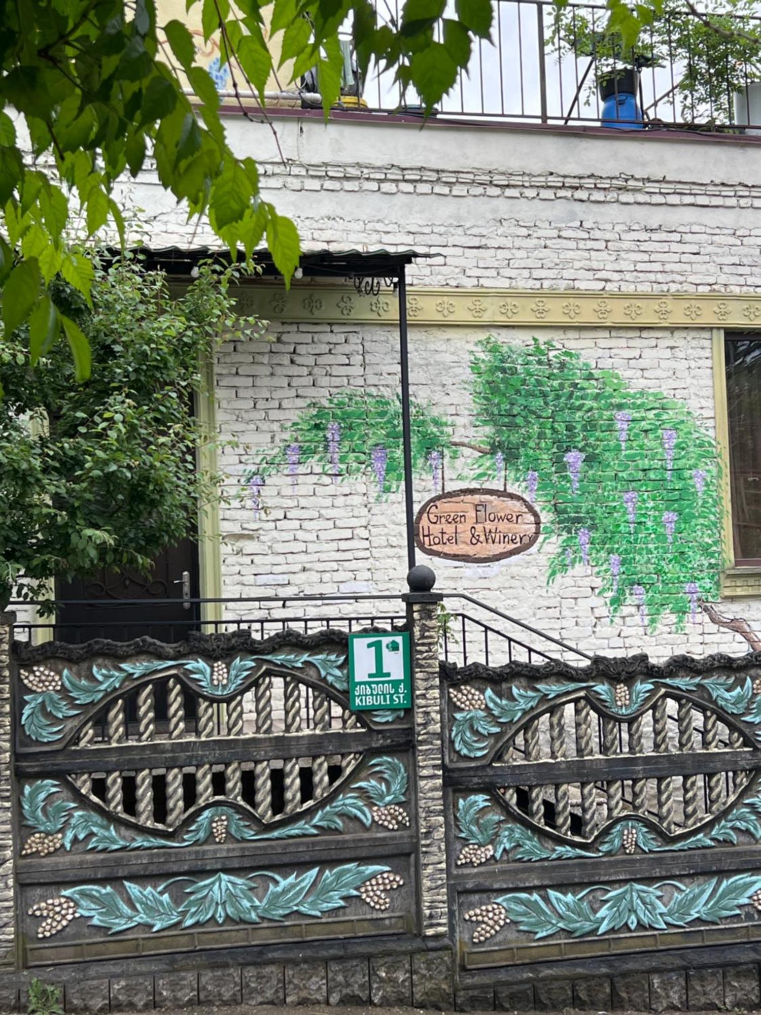 Green Flower Hotel Кутаиси Екстериор снимка