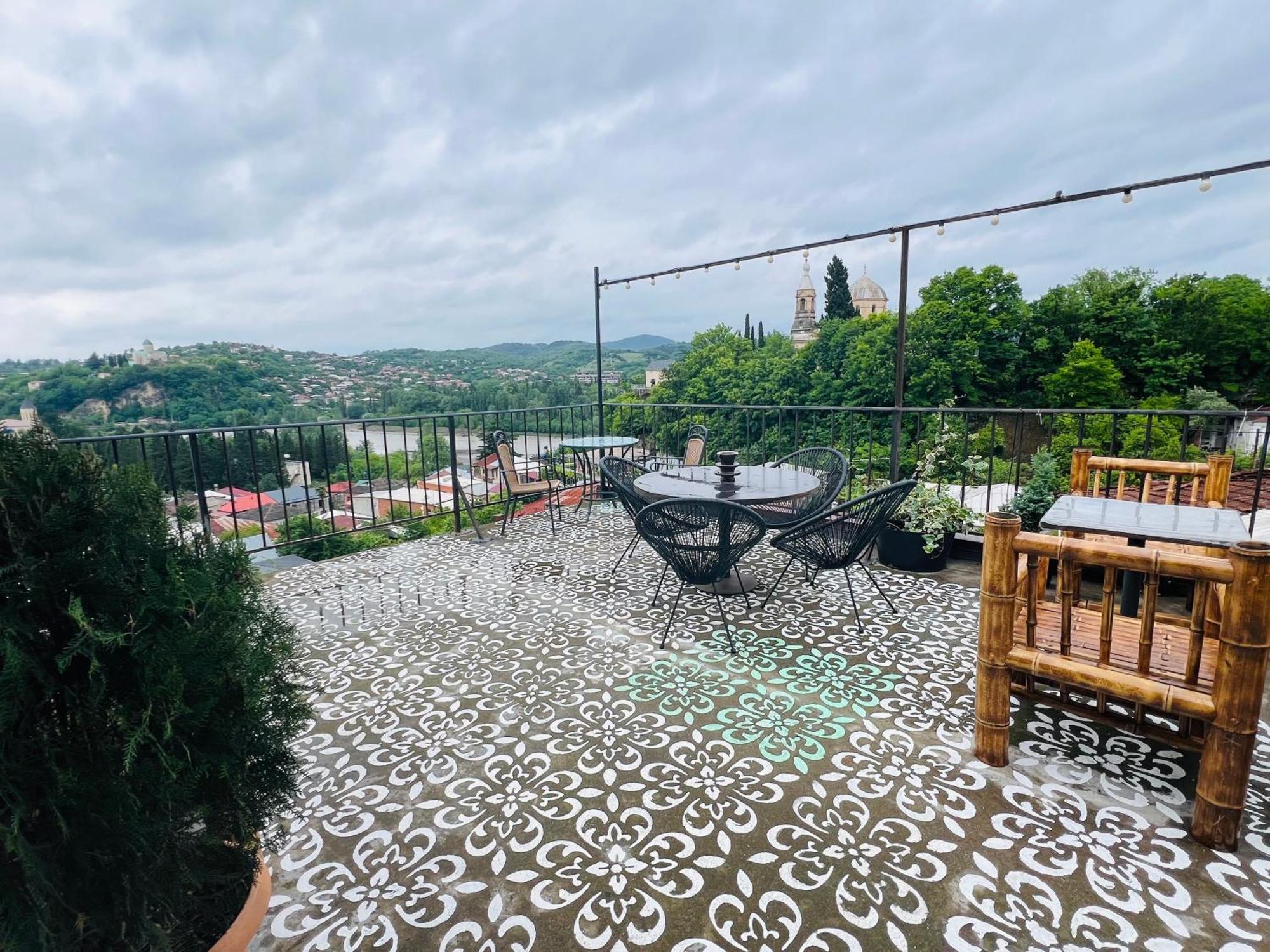 Green Flower Hotel Кутаиси Екстериор снимка