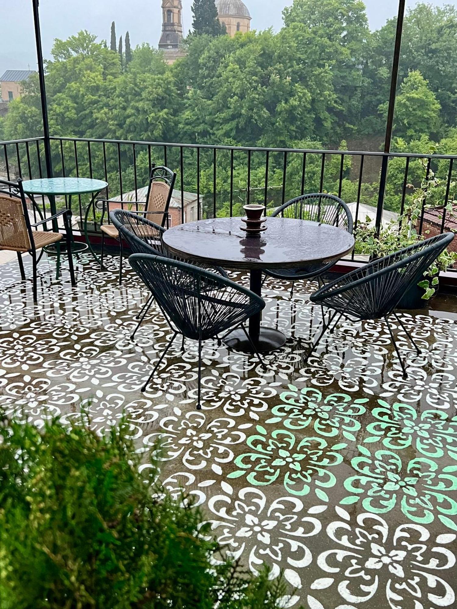 Green Flower Hotel Кутаиси Екстериор снимка