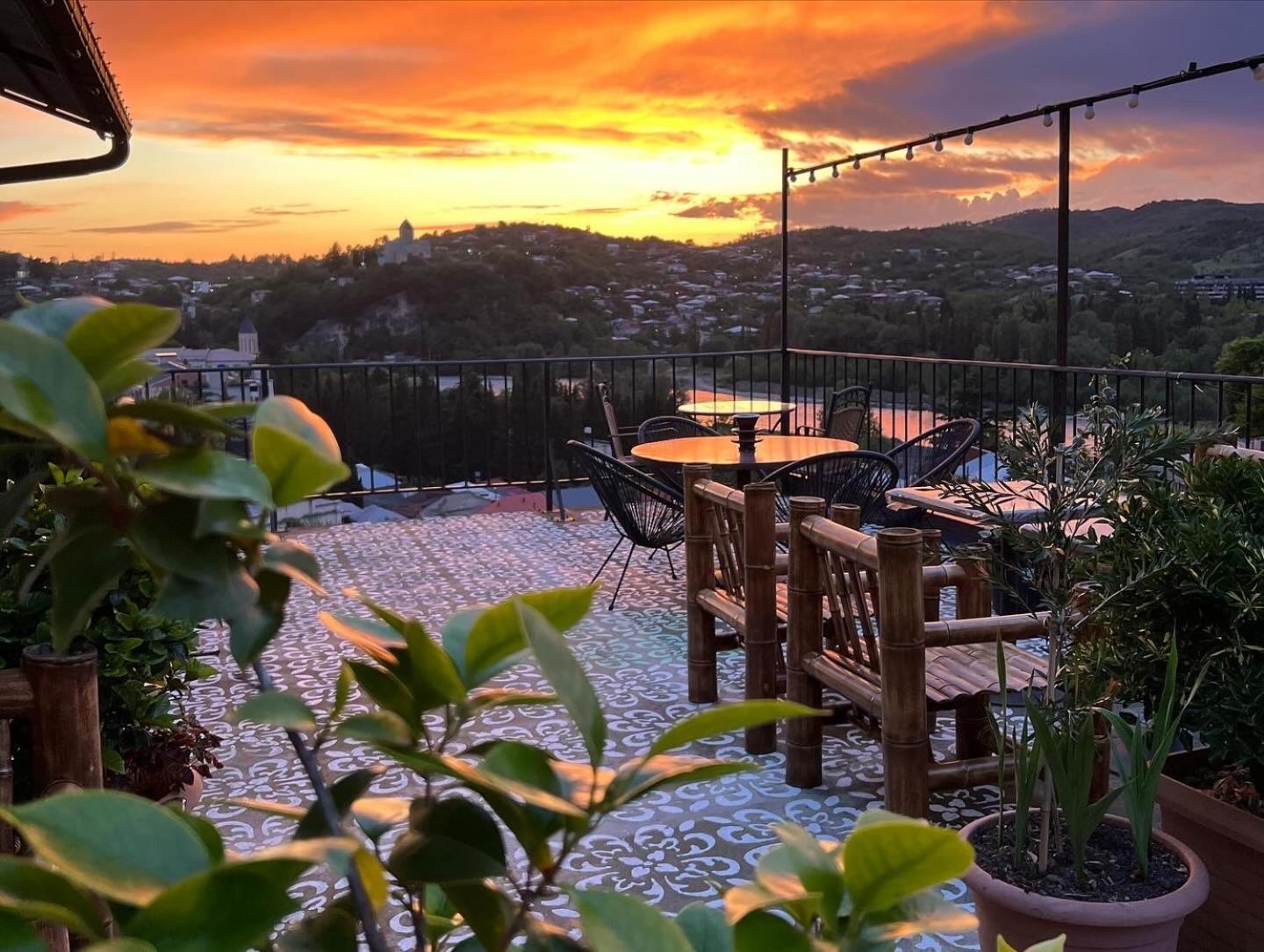 Green Flower Hotel Кутаиси Екстериор снимка