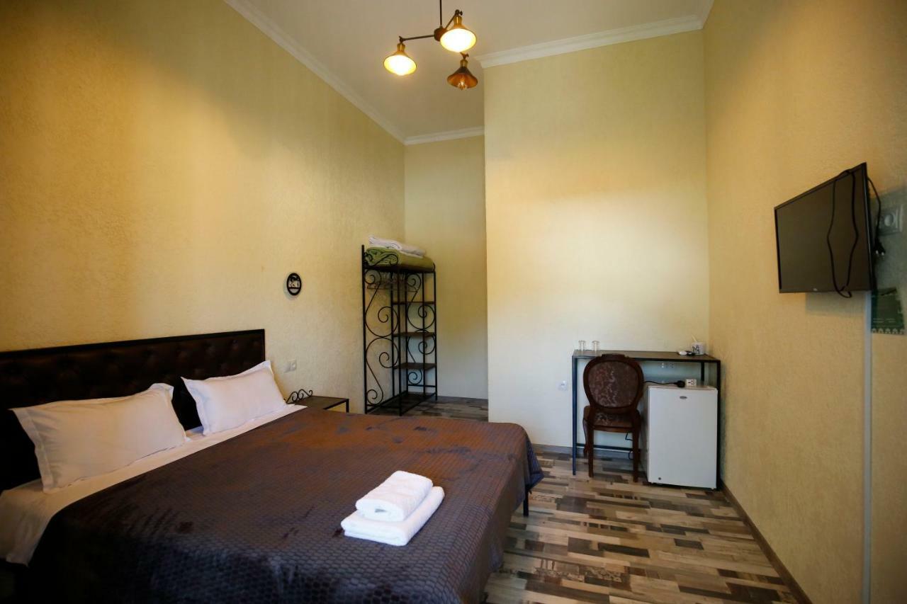 Green Flower Hotel Кутаиси Екстериор снимка