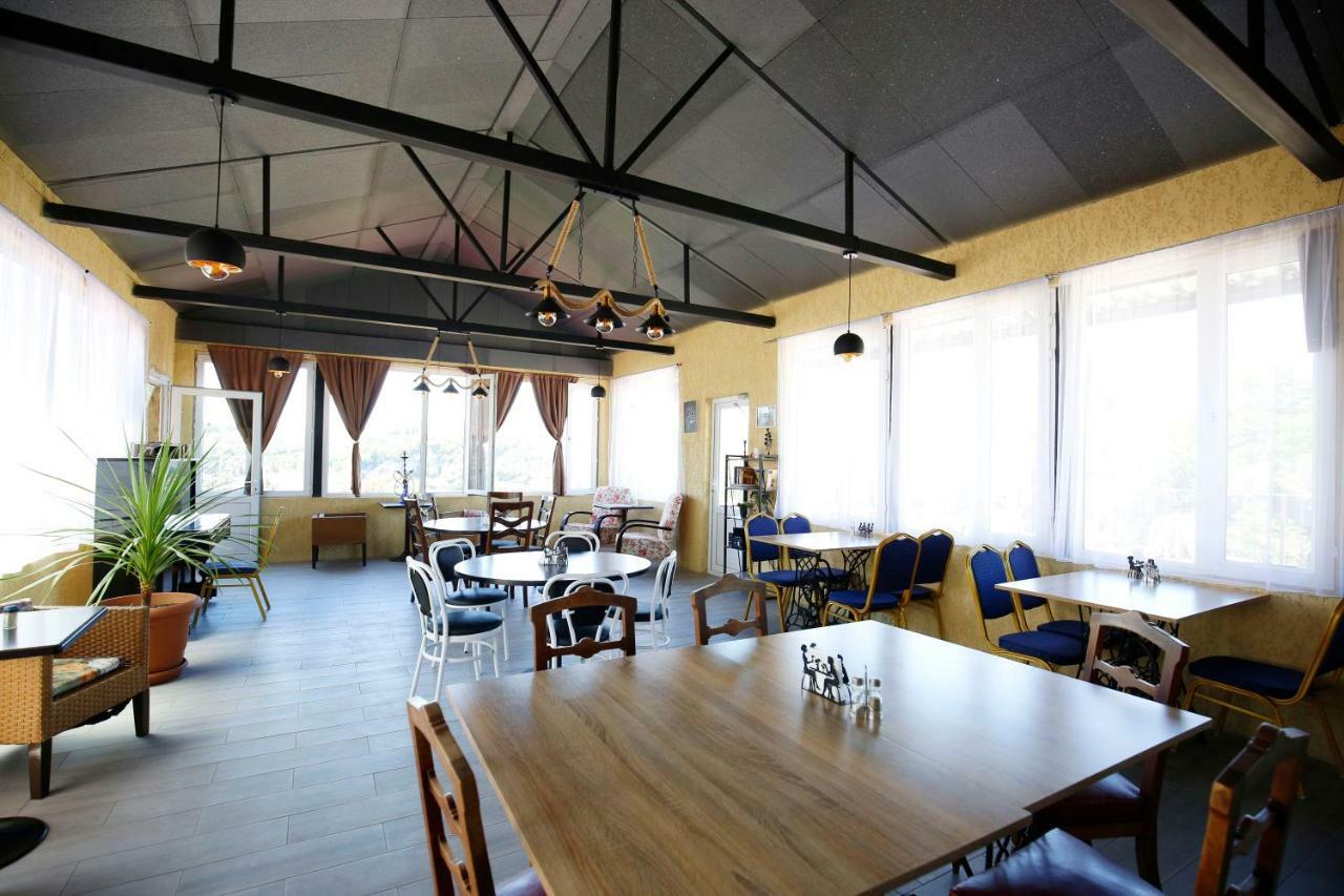 Green Flower Hotel Кутаиси Екстериор снимка