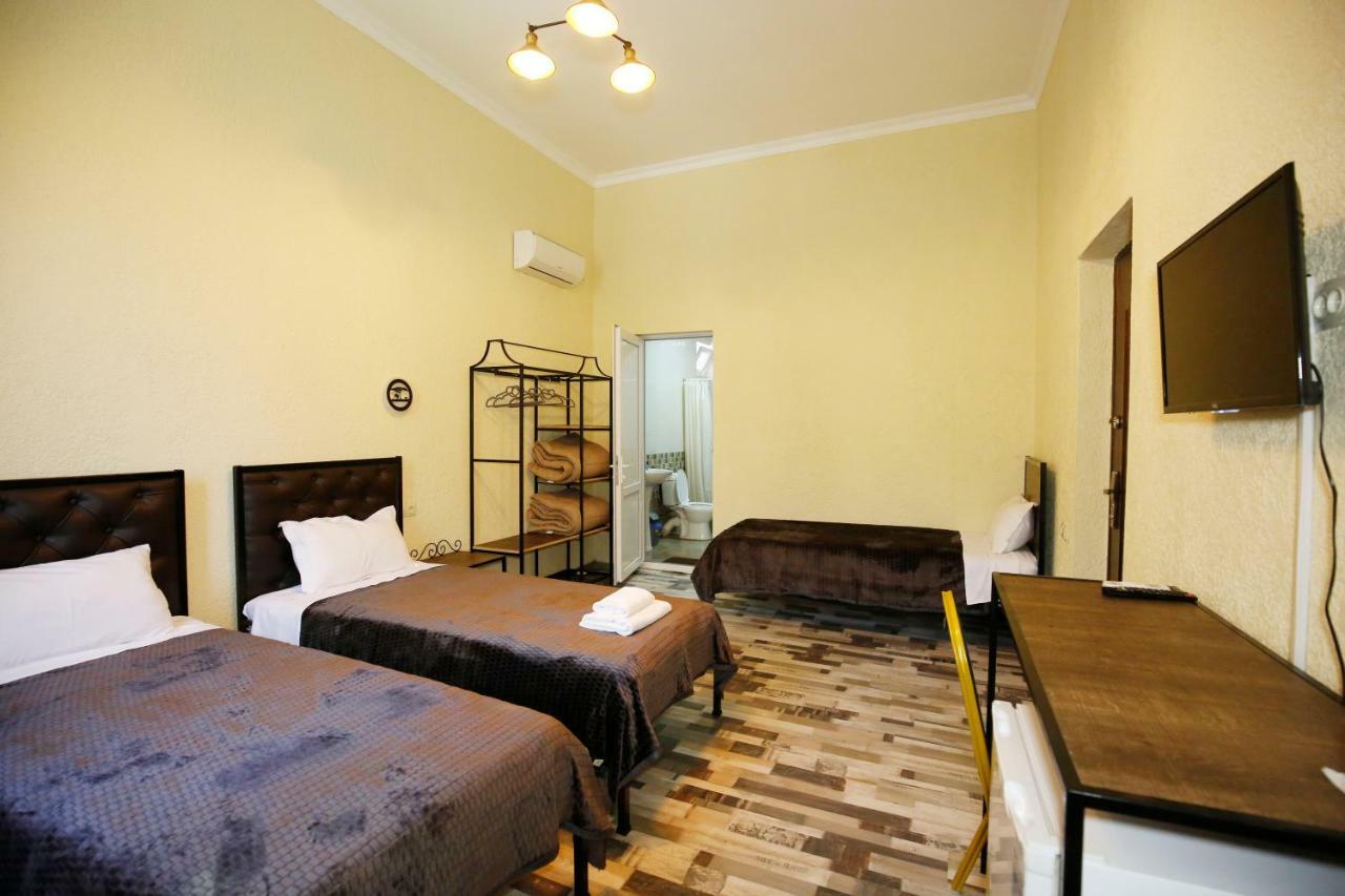 Green Flower Hotel Кутаиси Екстериор снимка