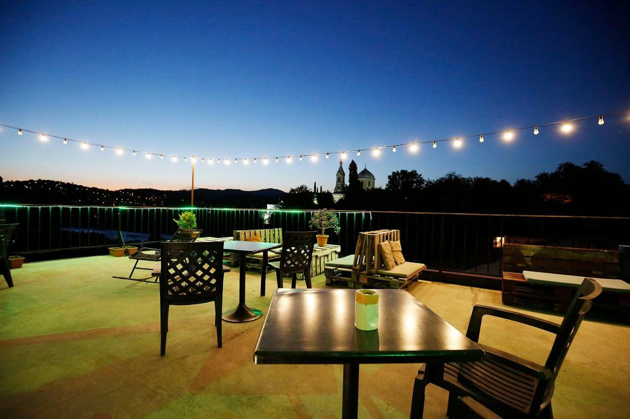 Green Flower Hotel Кутаиси Екстериор снимка